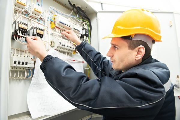 Electrician in Chicago Illinois