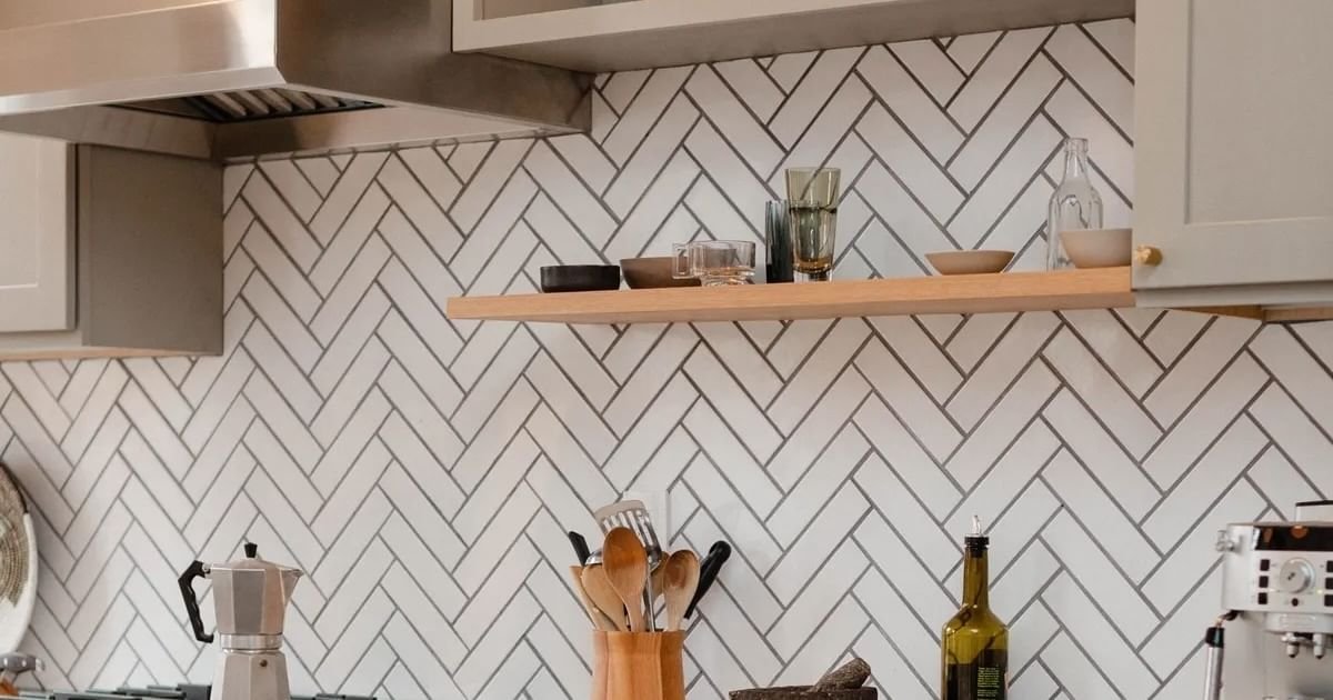 Herringbone Tile Backsplash for Bathroom And Kitchen » Residence Style